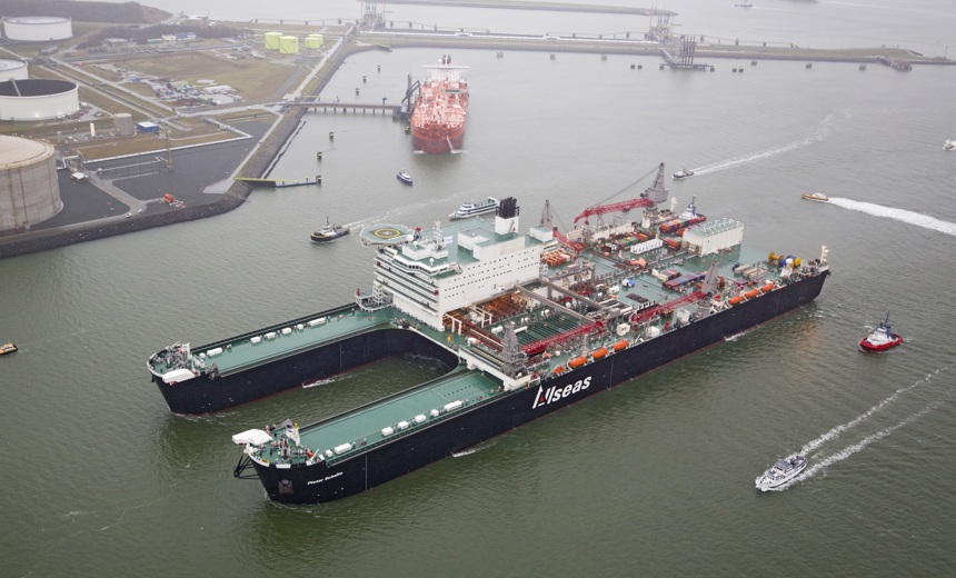 2015 0108  Allseas Pioneering Spirit Arrival Rotterdam 01